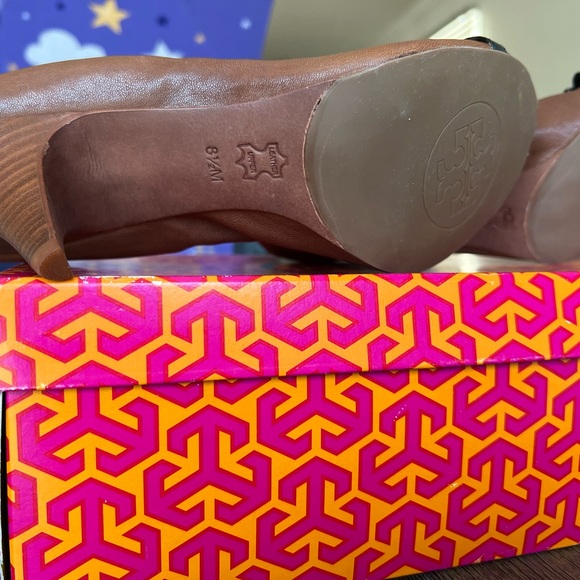 Woman Shoe - Picture 3 of 3